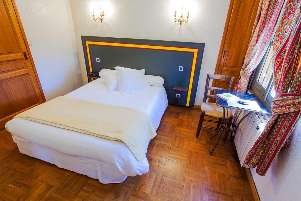 Auberge Du Pont Romain Сомм'єр-дю-Клен Номер фото